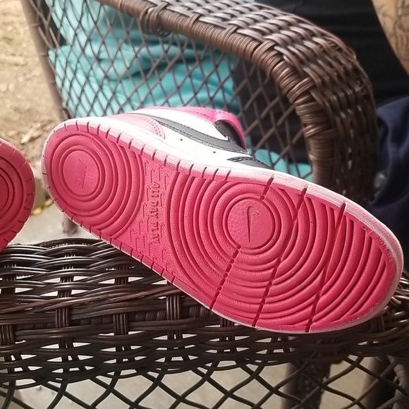 Nike Kids Black and Pink Sneakers - Picture 10 of 11
